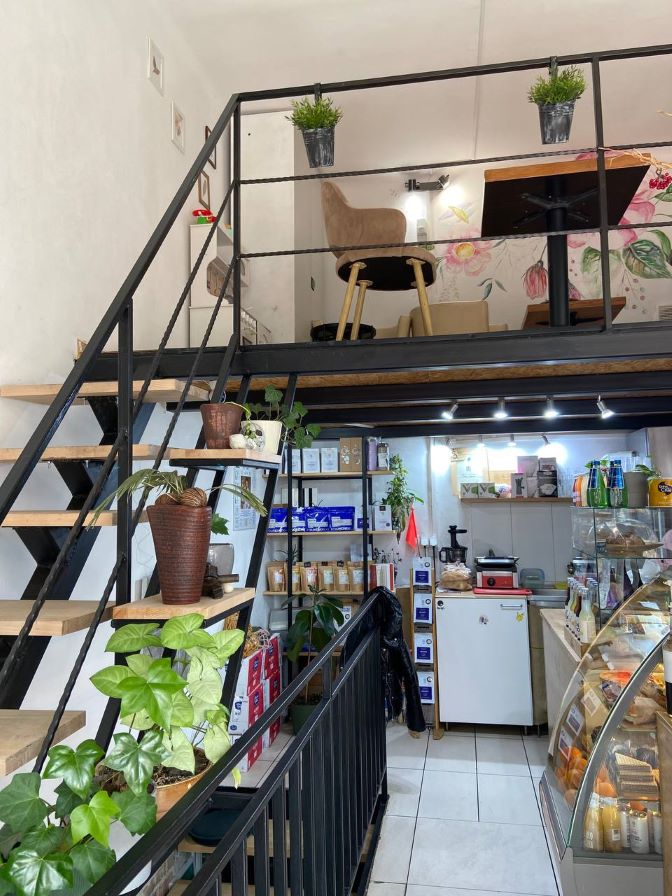 A staircase with plants on it
AI-generated content may be incorrect.